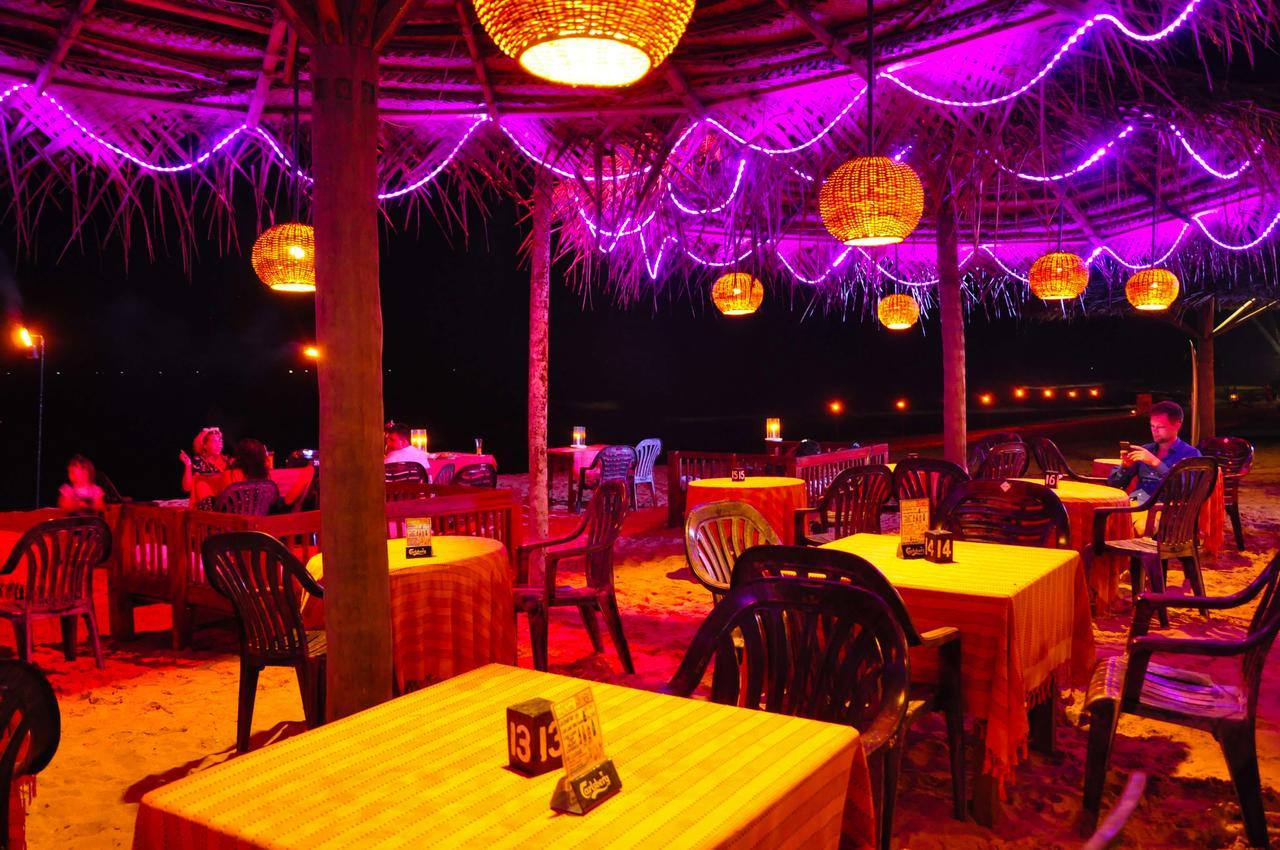 Hotel Blue Note Hikkaduwa Bagian luar foto