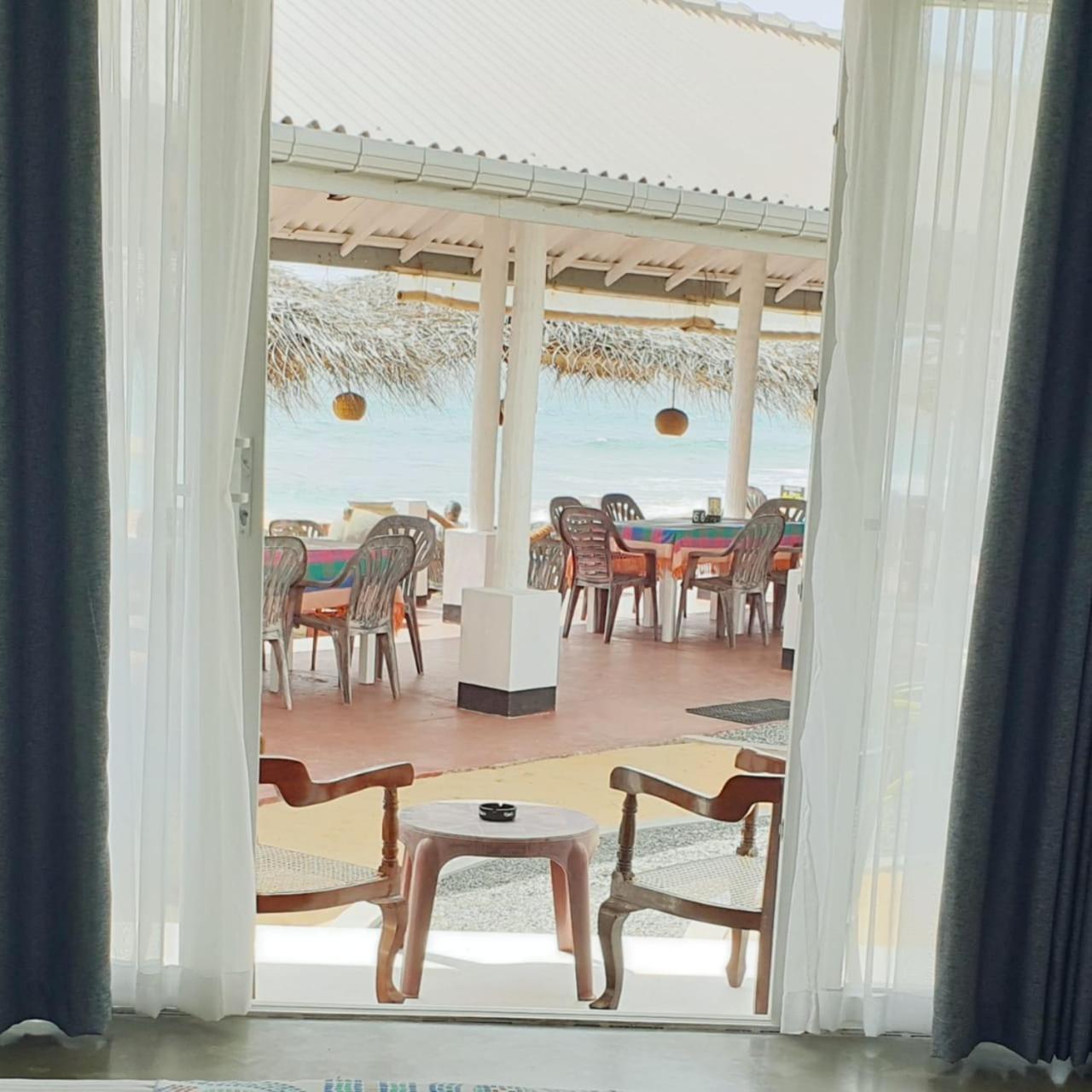 Hotel Blue Note Hikkaduwa Bagian luar foto