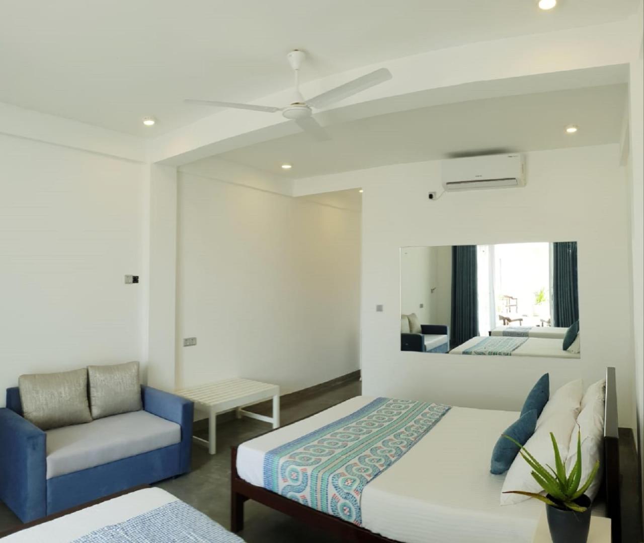 Hotel Blue Note Hikkaduwa Bagian luar foto