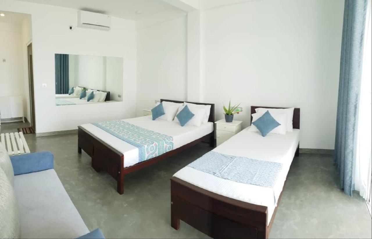 Hotel Blue Note Hikkaduwa Bagian luar foto