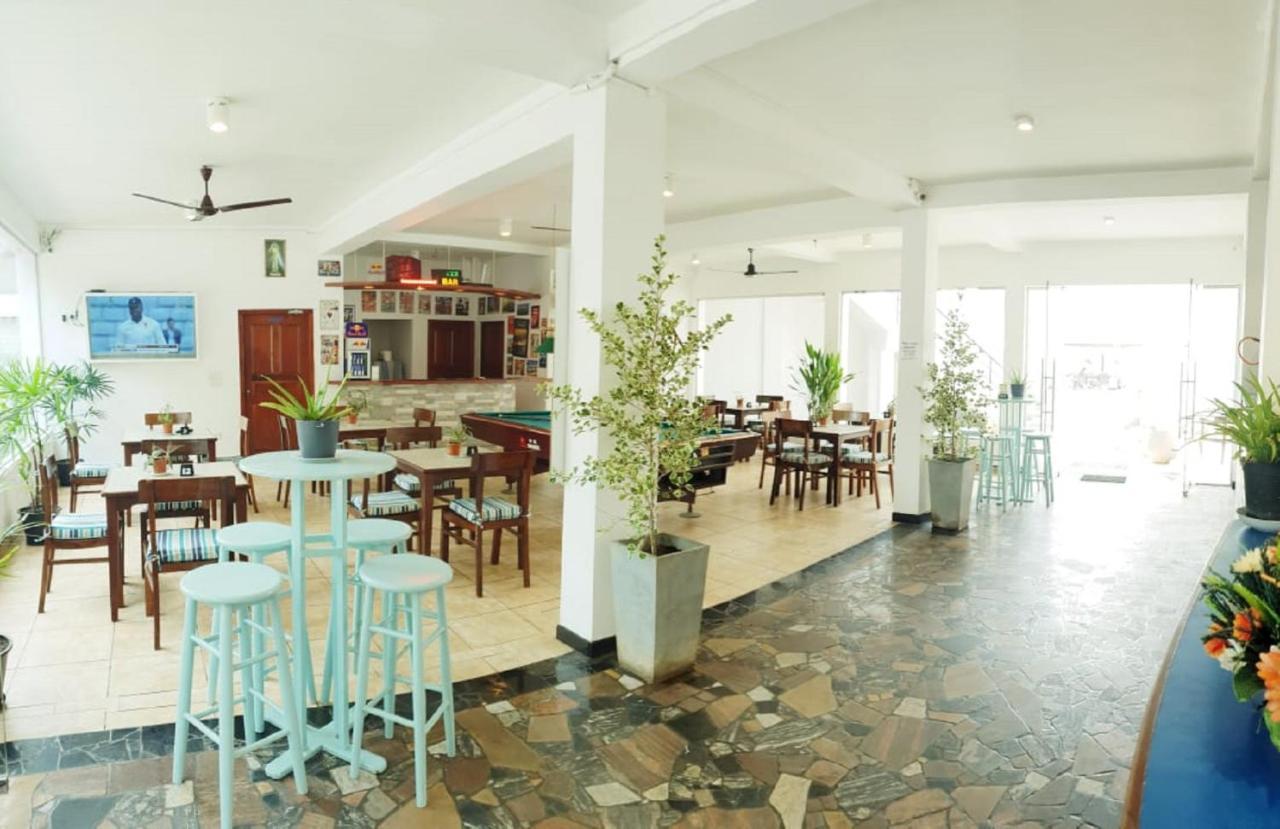 Hotel Blue Note Hikkaduwa Bagian luar foto