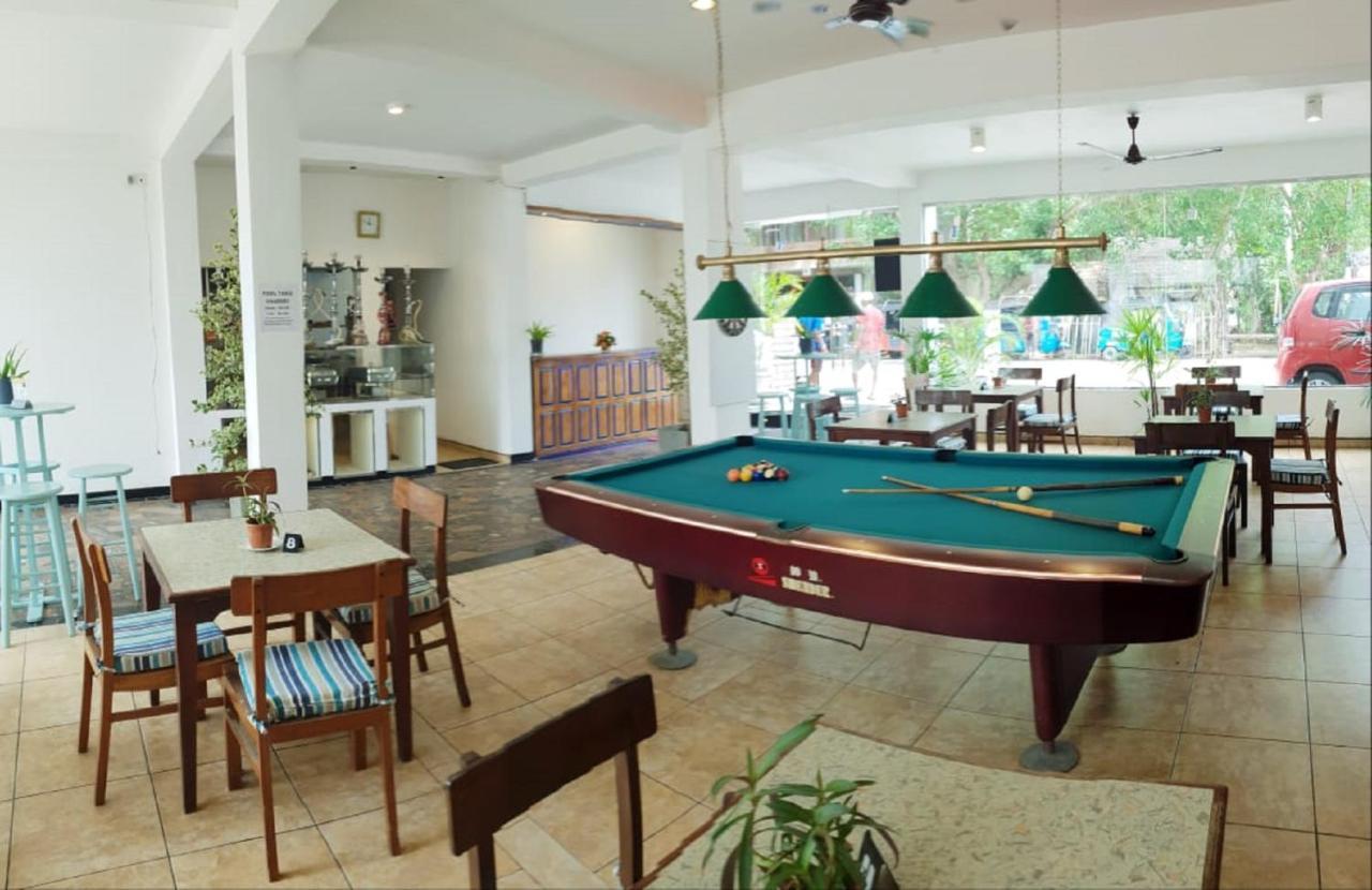 Hotel Blue Note Hikkaduwa Bagian luar foto