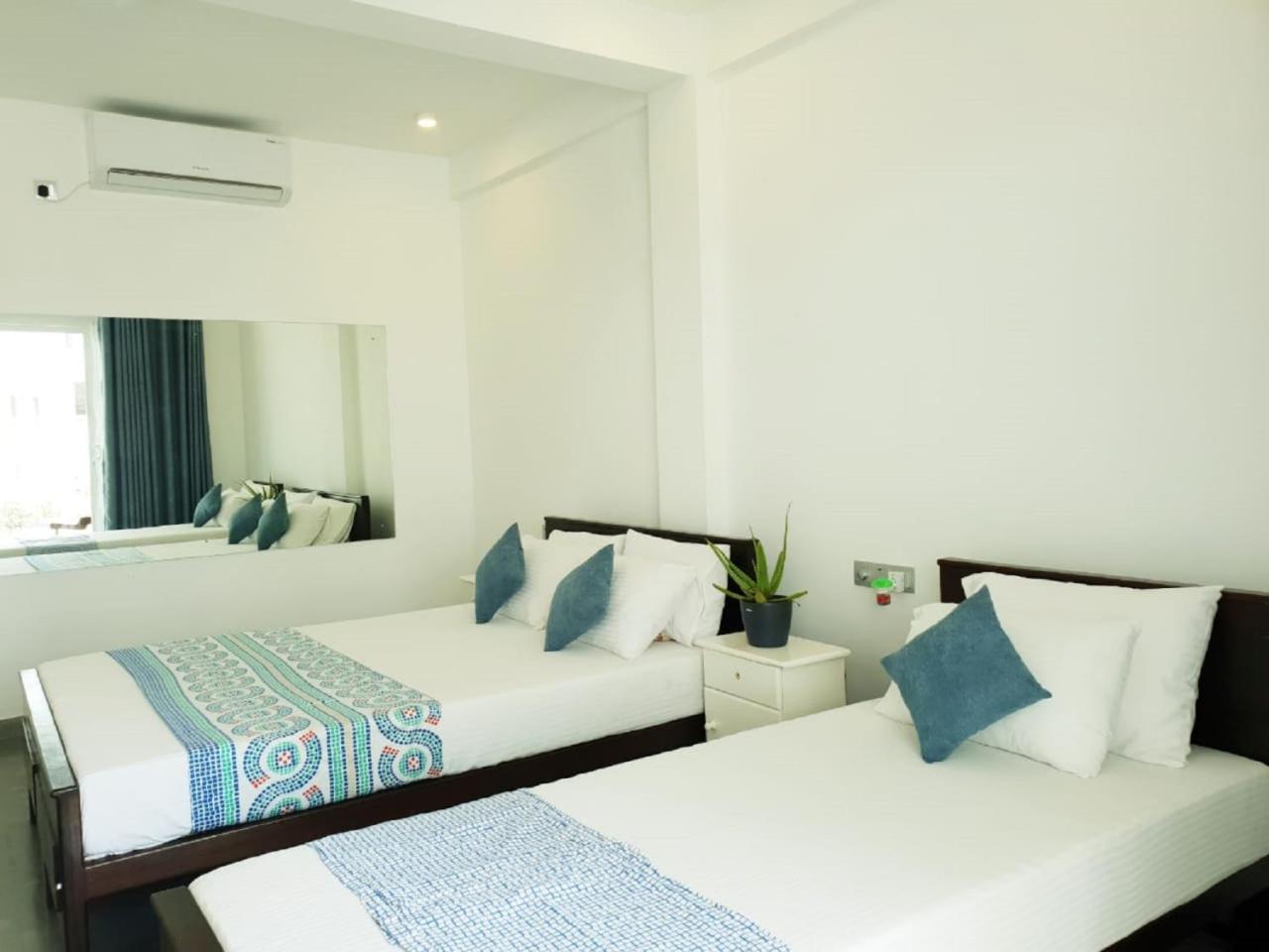 Hotel Blue Note Hikkaduwa Bagian luar foto