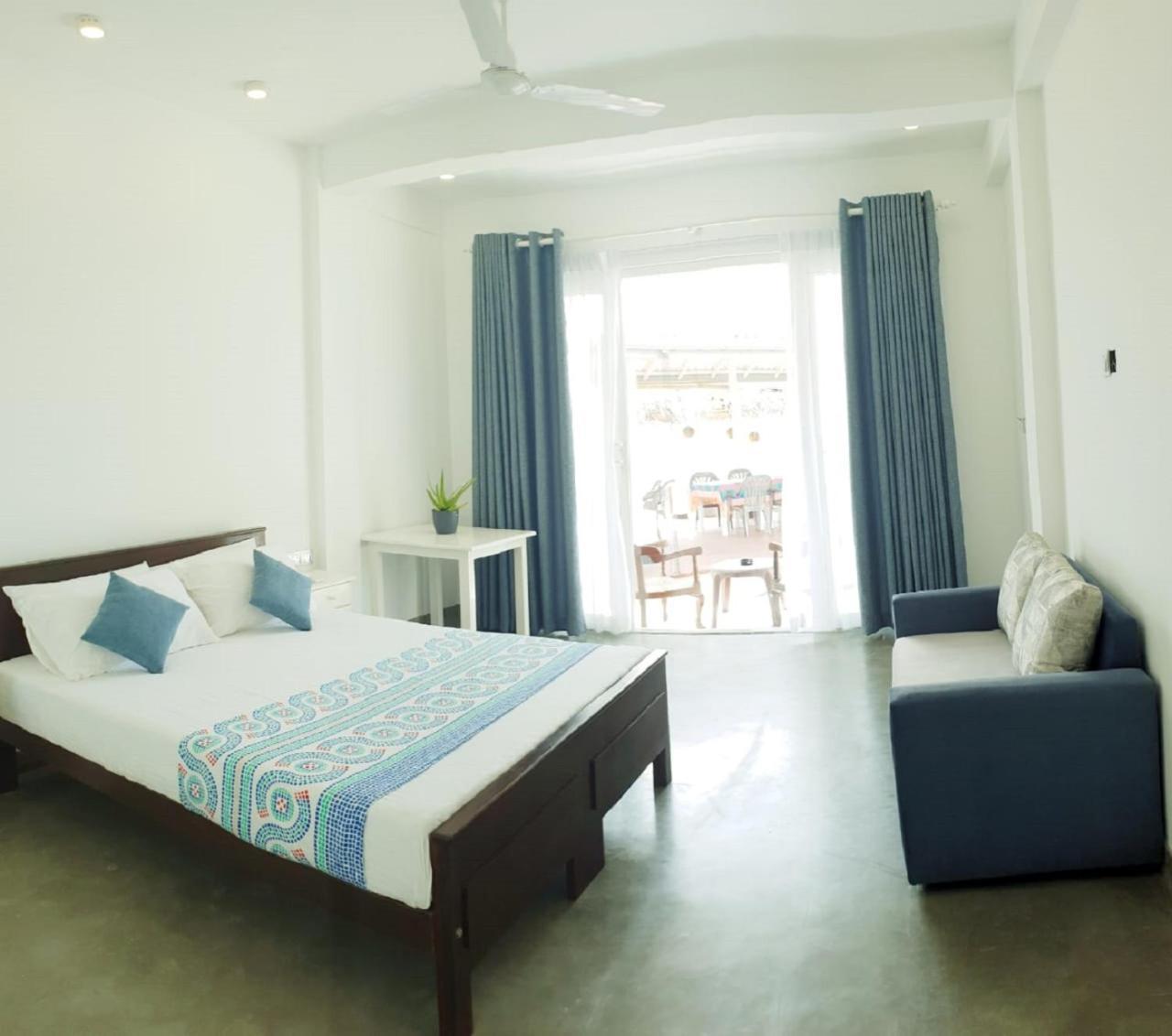 Hotel Blue Note Hikkaduwa Bagian luar foto