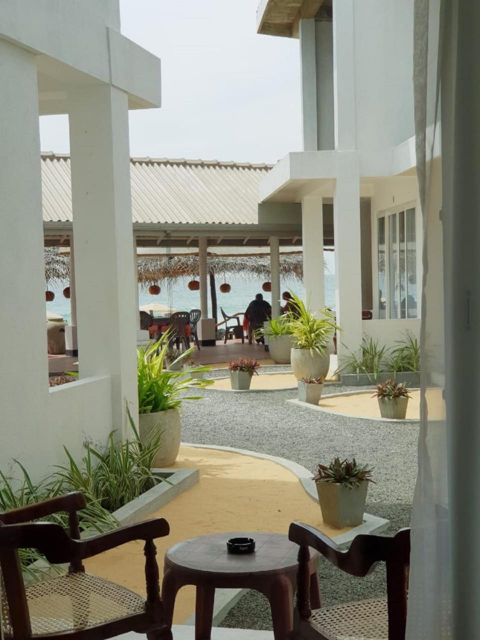 Hotel Blue Note Hikkaduwa Bagian luar foto