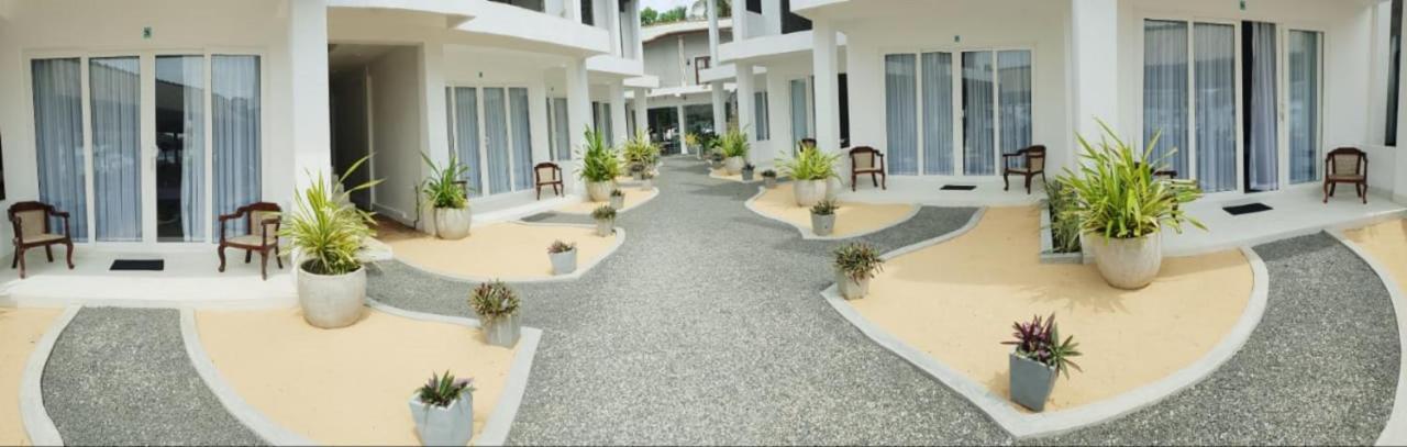 Hotel Blue Note Hikkaduwa Bagian luar foto