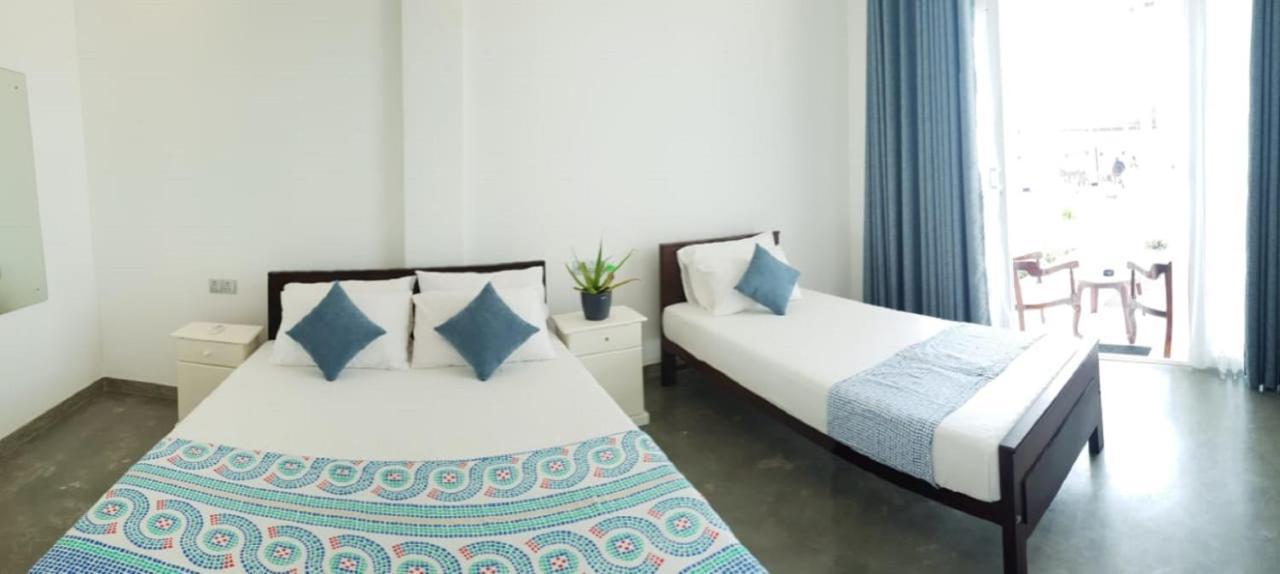 Hotel Blue Note Hikkaduwa Bagian luar foto