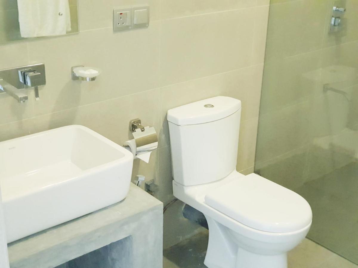 Hotel Blue Note Hikkaduwa Bagian luar foto