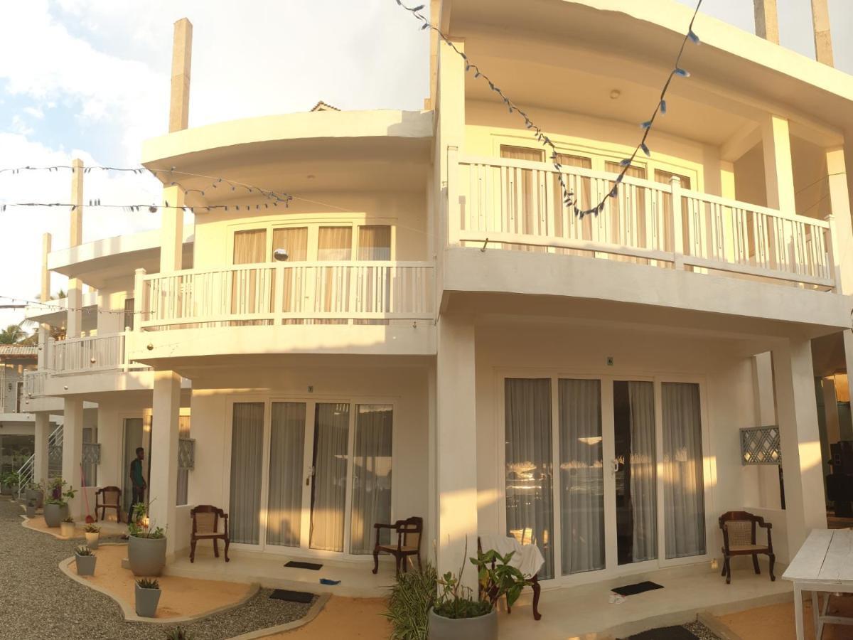 Hotel Blue Note Hikkaduwa Bagian luar foto